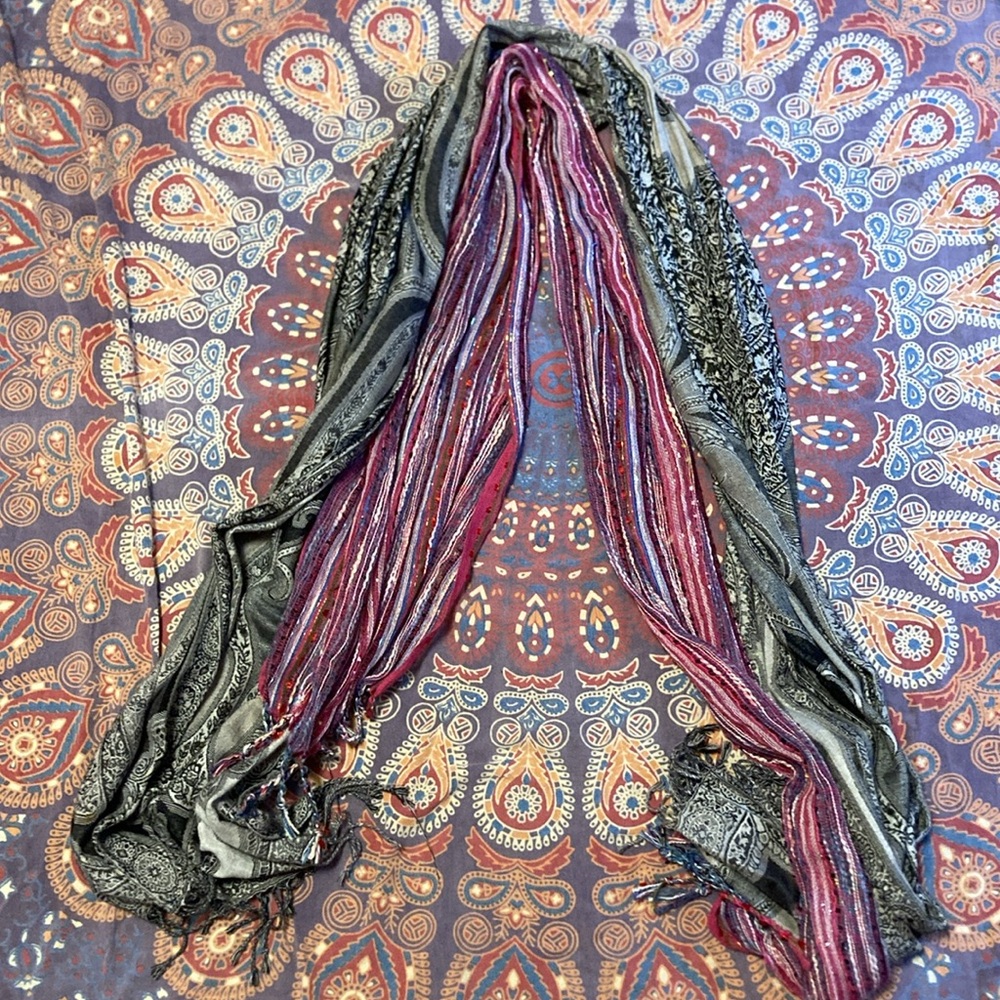 Elegant Paisley Scarves, black and Pink